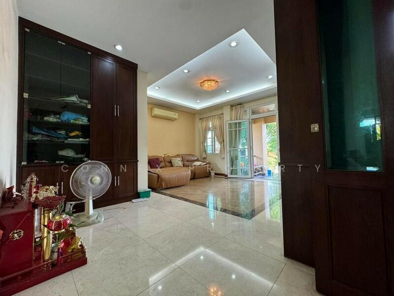 Soi Somdej Phrachao Taksin 4, Bangkok