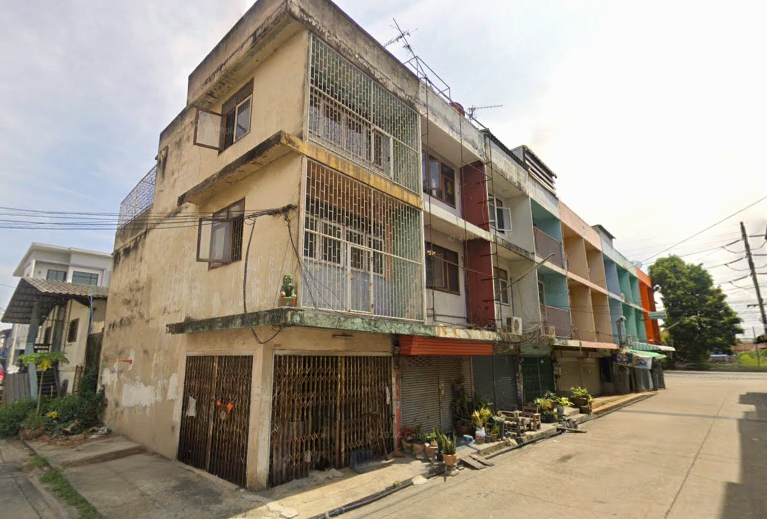 บ้านพักอาศัย 2 ชั้น หรือ อาคารพาณิชย์ ใน คลองกระทุ่มแบน