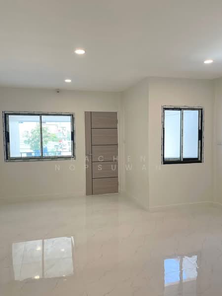 Now accepting reservations for new houses near Big C Extra Khlong Toei. 2 bedrooms, 20.7 sq.wa., Songkhla