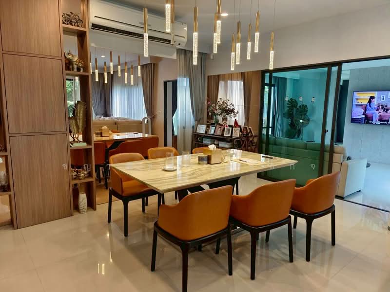 Burasiri Pattanakarn, Bangkok