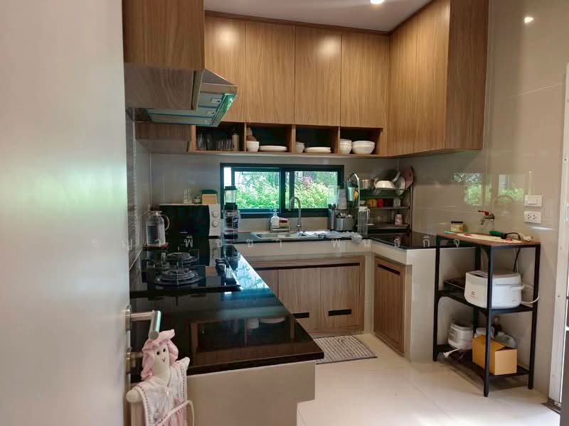 Burasiri Pattanakarn, Bangkok
