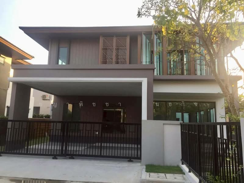 Burasiri Pattanakarn, Bangkok