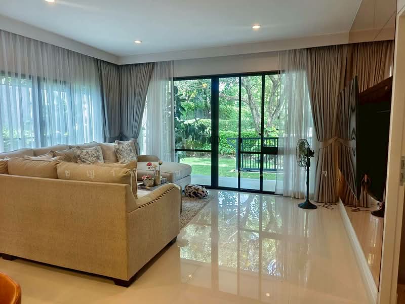 Burasiri Pattanakarn, Bangkok