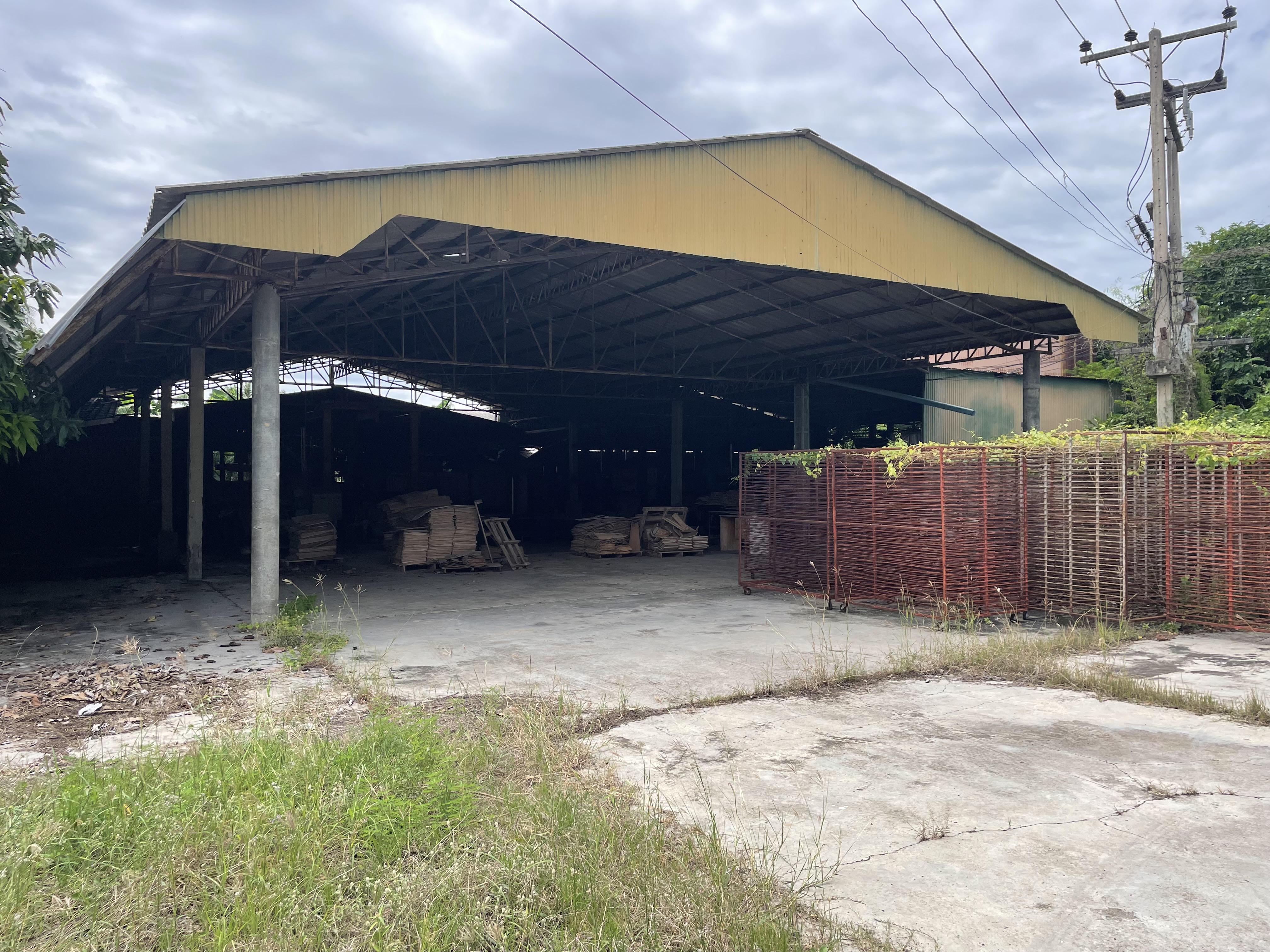 อาคารโรงงาน บ้านไร่ใหญ่ บ้านลาด