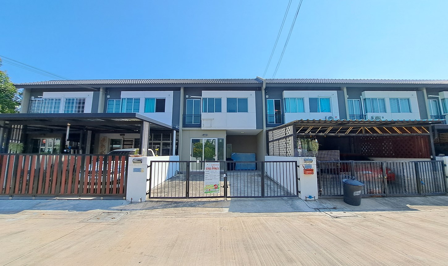 Townhouse Pakthong Lang Phra Samut Chedi Sri Sawat Road Samut Prakan Province