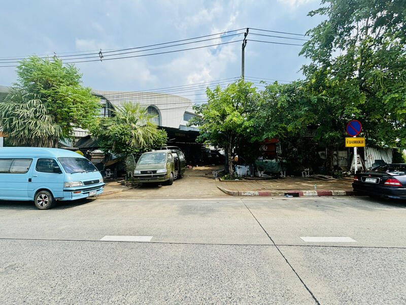 ติดถนนวงแหวนอุตสาหกรรม, Bangkok