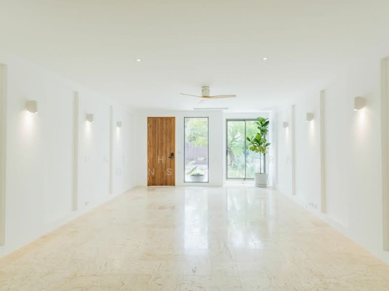 4-BR Townhouse, Bangkok
