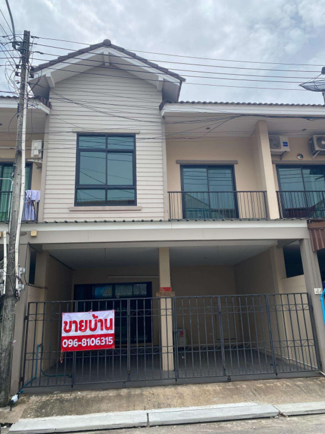 Townhouse in Bang Pakong, Chachoengsao