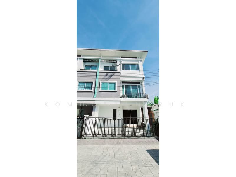 ขายทาวน์โฮม 3 ชั้น หลังมุม ปรับปรุงใหม่ทั้งหลัง หมู่บ้านวิรัลพัชร Exclusive เดินทางสะดวก ใกล้รถไฟฟ้า, Bangkok