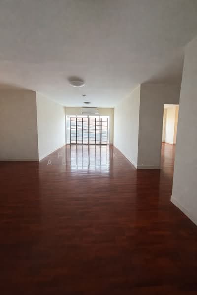 Paholyothin Park condominium, Bangkok