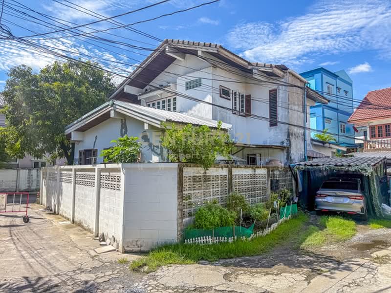 RARE FIND! Corner House, "3-Sided Street”, Bangkok