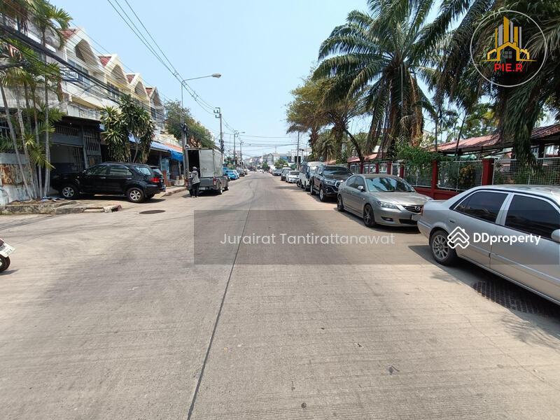 อพาร์ทเม้นท์เคหะร่มเกล้าติดถนนใหญ่ใกล้แหล่งความสะดวกมากมาย, Bangkok