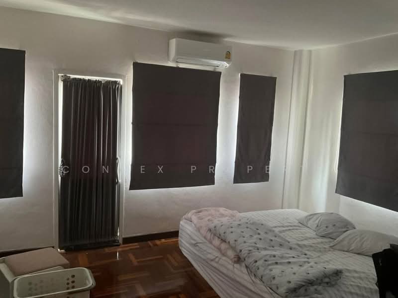 3-story corner townhome, Bangkok