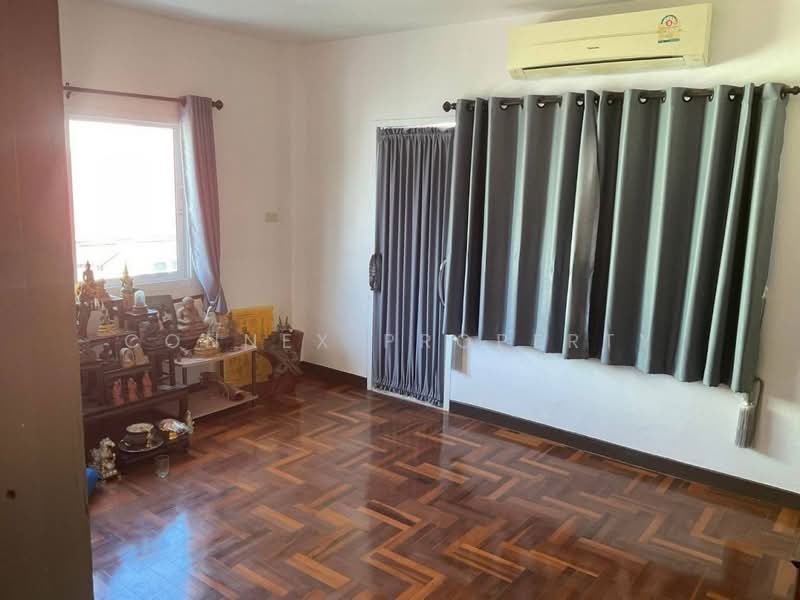 3-story corner townhome, Bangkok