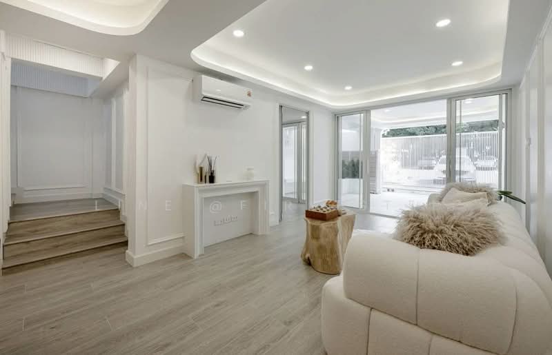 Beautiful 3-Storey Townhome Thonglor area, Newly renovated, Near BTS Thonglor, Bangkok