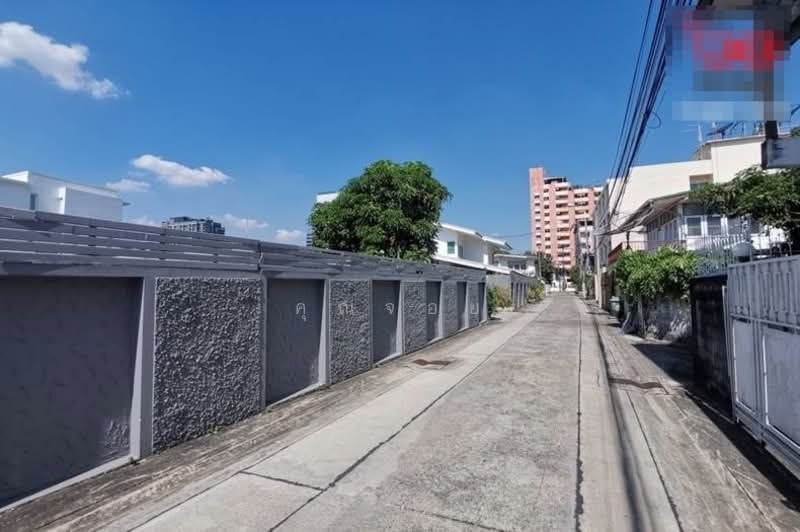 ซอยอินทามระ 28, Bangkok