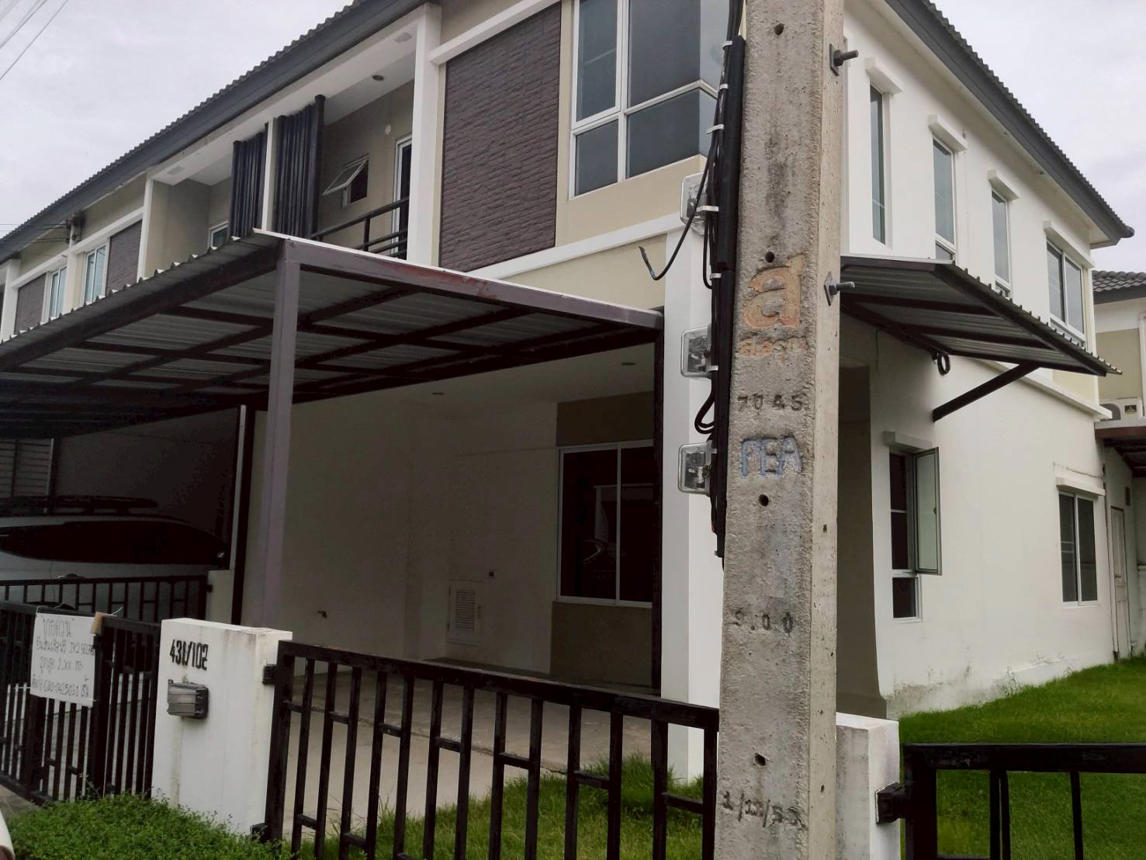 Townhouse in Pruksa Villege 43/1, Pathum Thani City, Pathum Thani Province