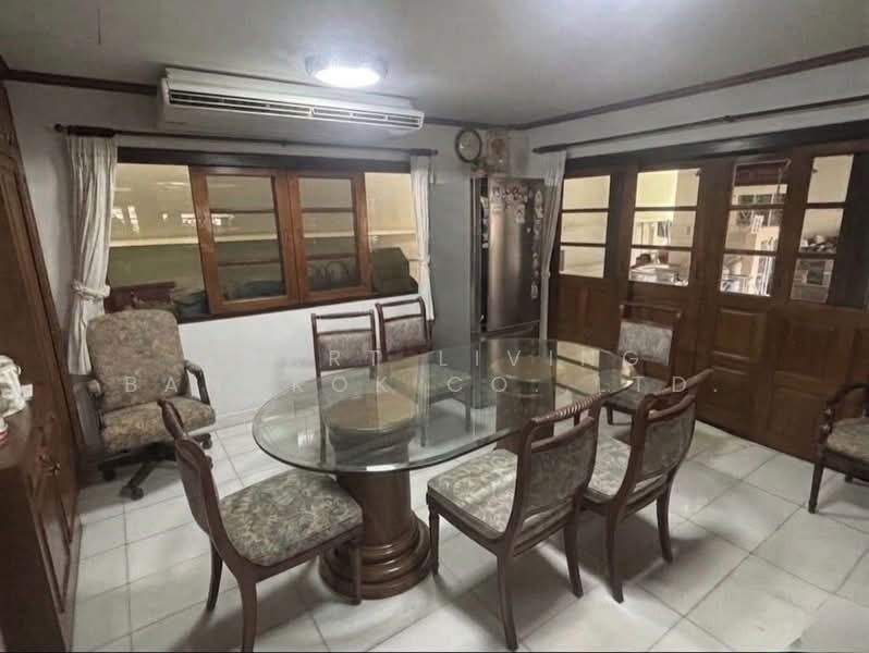 Pakamas Village, Bangkok
