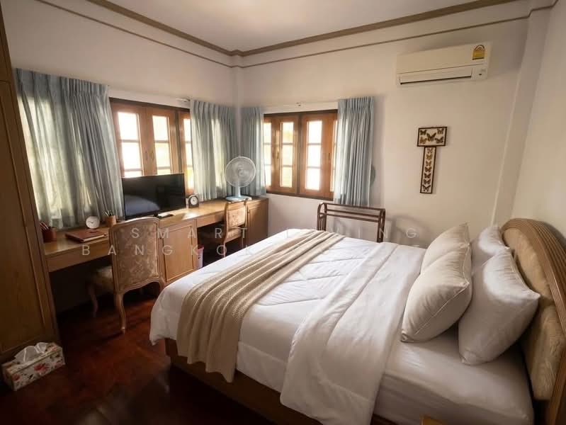 Pakamas Village, Bangkok