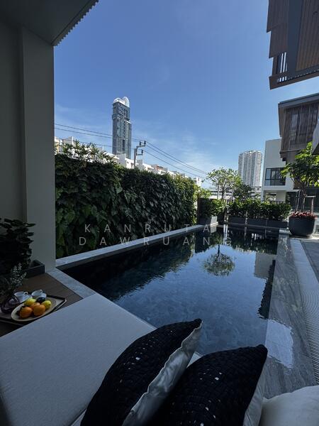 MEKA Signature Sathorn-Charoenrat, Bangkok