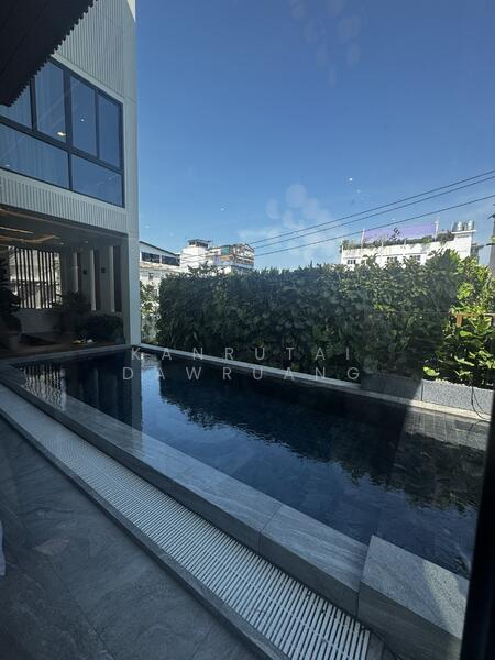 MEKA Signature Sathorn-Charoenrat, Bangkok