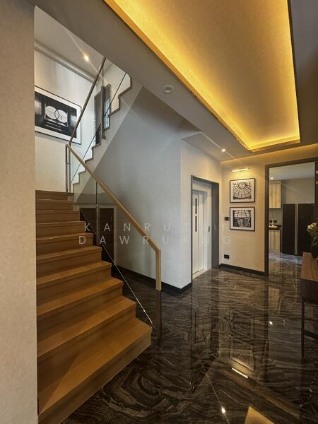 MEKA Signature Sathorn-Charoenrat, Bangkok