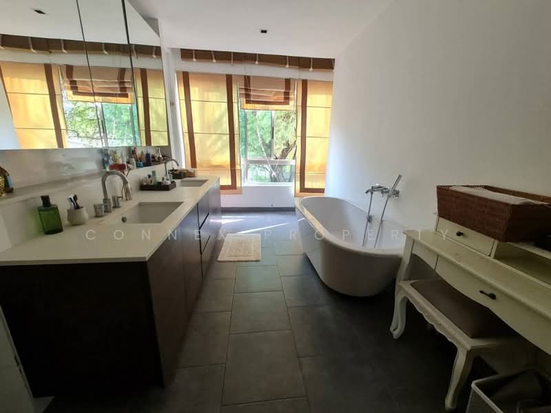 The Lofts Yennakart, Bangkok