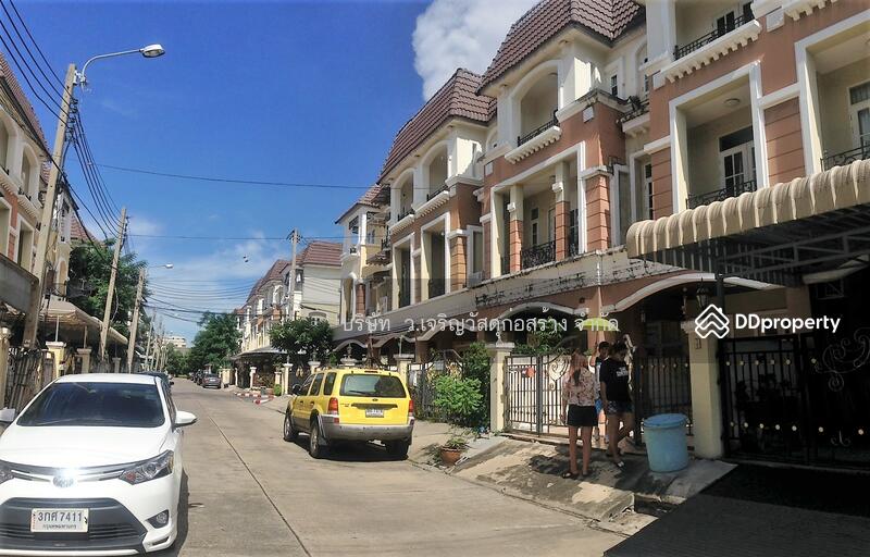 ขายทาวน์เฮ้าส์ใหญ่ 3 ชั้น 27 ตรว. หมู่บ้านสราญพฤกษ์ ลาดพร้าว 130 - รามคำแหง 81 ใกล้เดอะมอลล์บางกะปิ, Bangkok