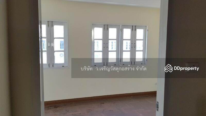 ขายทาวน์เฮ้าส์ใหญ่ 3 ชั้น 27 ตรว. หมู่บ้านสราญพฤกษ์ ลาดพร้าว 130 - รามคำแหง 81 ใกล้เดอะมอลล์บางกะปิ, Bangkok