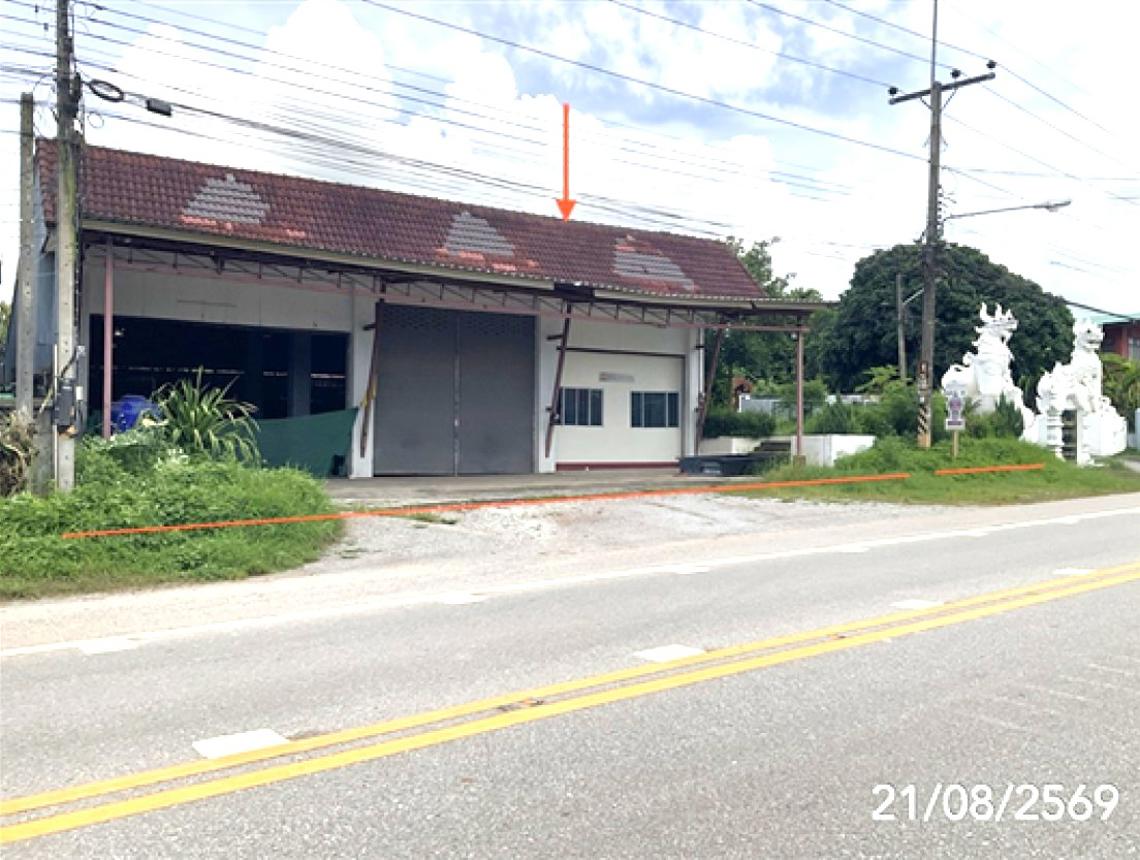 Warehouse Veangchai Chiang Rai 

Located in the heart of Chiang Rai, this 2-storey warehouse serves as an ideal storage and logistics solution for businesses. The property features a total floor area of 1,200 square meters, divided into 6 units with a ceiling height of 6 meters. 

The warehouse is situated on a 10-are plot of land, offering ample parking space and easy access to the Chiang Rai city center. The property is surrounded by industrial estates and warehouses, making it an ideal location for businesses looking to expand their operations in the region.

The property features a range of amenities, including