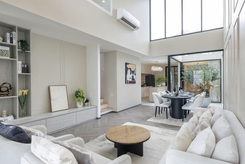 THE BLISZ ICONIC SATHON – CHARAN 35, Bangkok