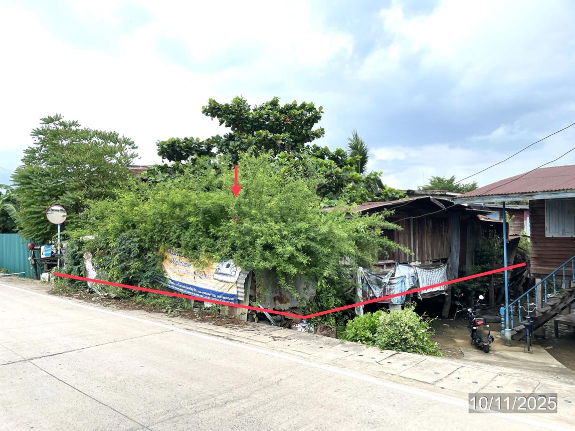 Vacant land by the sea in Phichit.