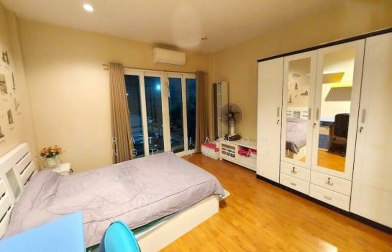 4-BR Townhouse, Bangkok