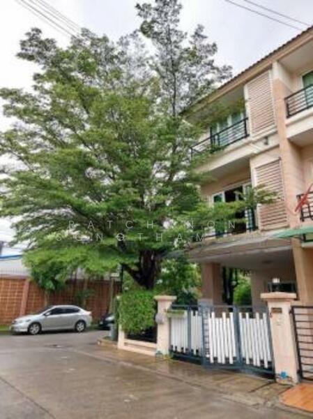 4-BR Townhouse, Bangkok