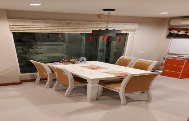 4-BR Townhouse, Bangkok