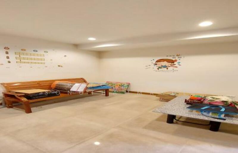 4-BR Townhouse, Bangkok