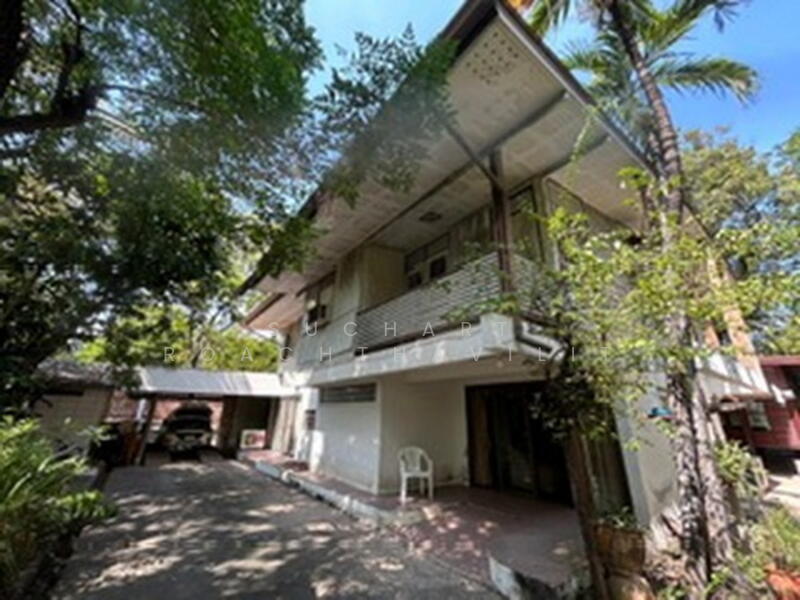 Land for sale 109 sq.w. with house, Ekkamai area, Bangkok