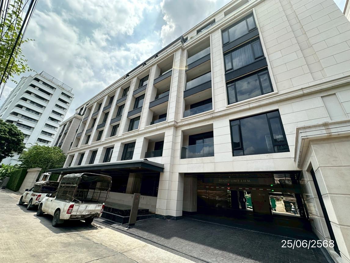 Condominium Nuvati Thonglor 23, Watthana, Bangkok