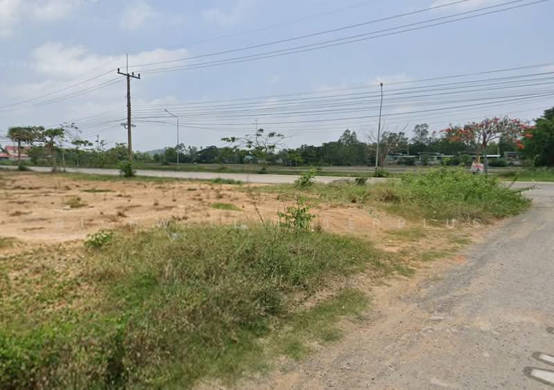 27 rai of land for sale in Ban Phe, leveled and with road frontage on two sides. Located in Soi 13,, Rayong
