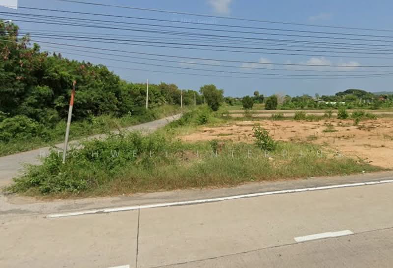 27 rai of land for sale in Ban Phe, leveled and with road frontage on two sides. Located in Soi 13,, Rayong
