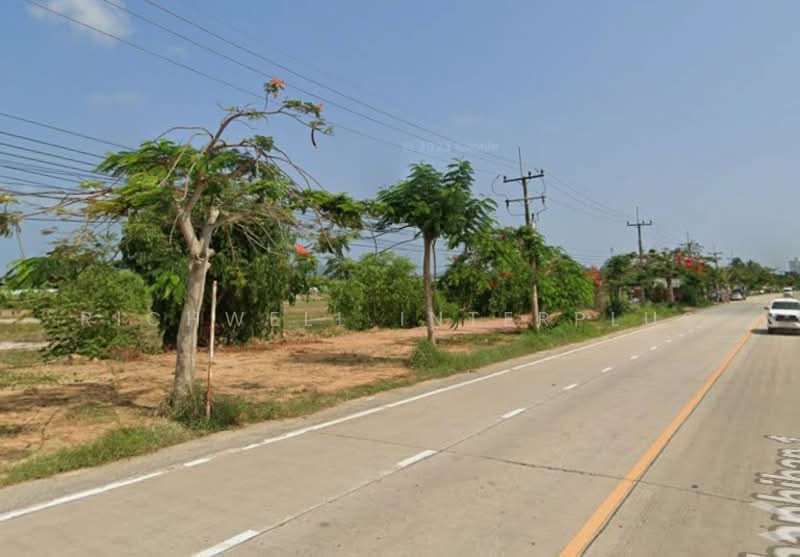 27 rai of land for sale in Ban Phe, leveled and with road frontage on two sides. Located in Soi 13,, Rayong