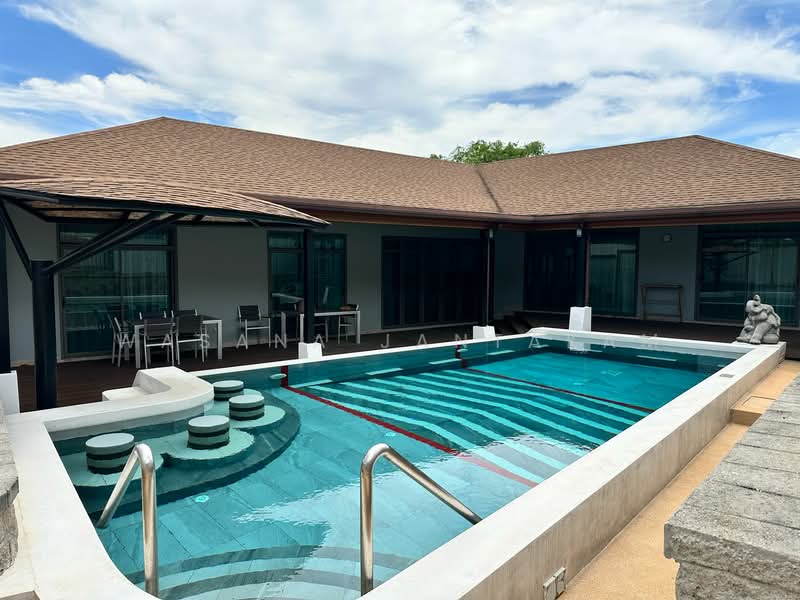 4 Bedrooms Villa For Sale in Thepkrasattri, Phuket