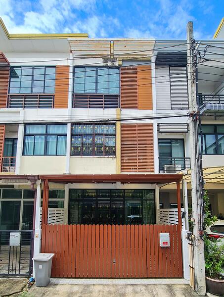 Sixnature Watcharapol, Bangkok