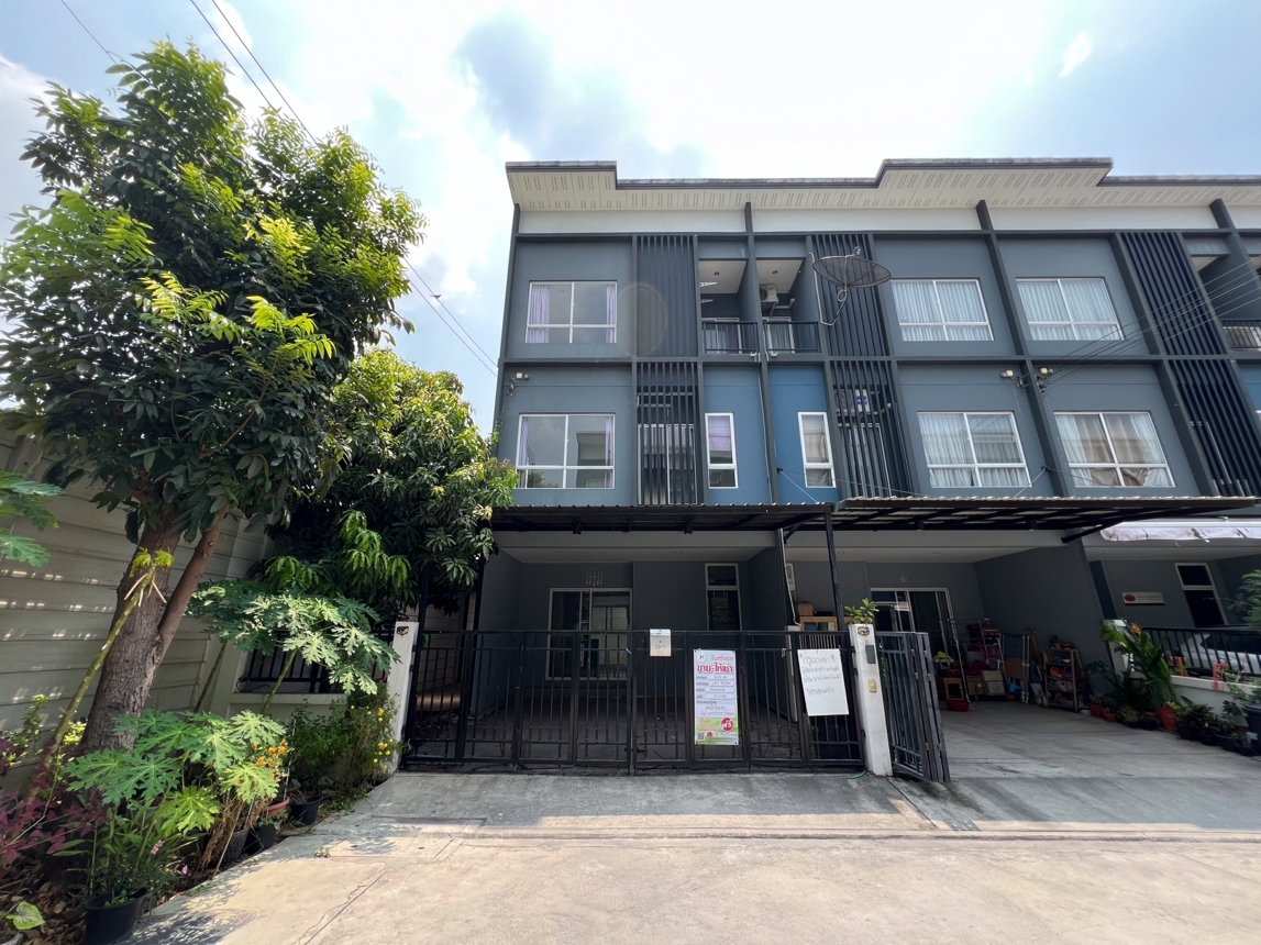 ทาวน์เฮ้าส์ หมู่บ้านสัมมากร อเวนิว สุวรรณภูมิ ลาดกระบัง กรุงเทพมหานคร
