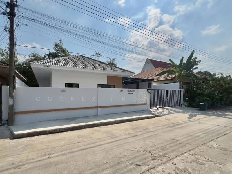 Baan Klang Soi Village 3, Pathum Thani