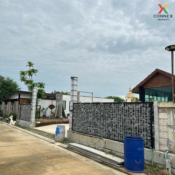 Land with buildings ที่ดินพร้อมสิ่งปลูกสร้าง, Samut Sakhon