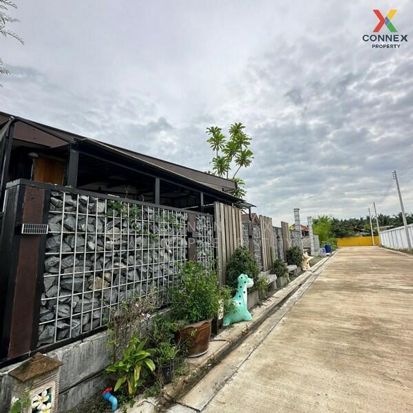 Land with buildings ที่ดินพร้อมสิ่งปลูกสร้าง, Samut Sakhon