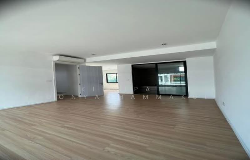 3-BR Townhouse, Bangkok