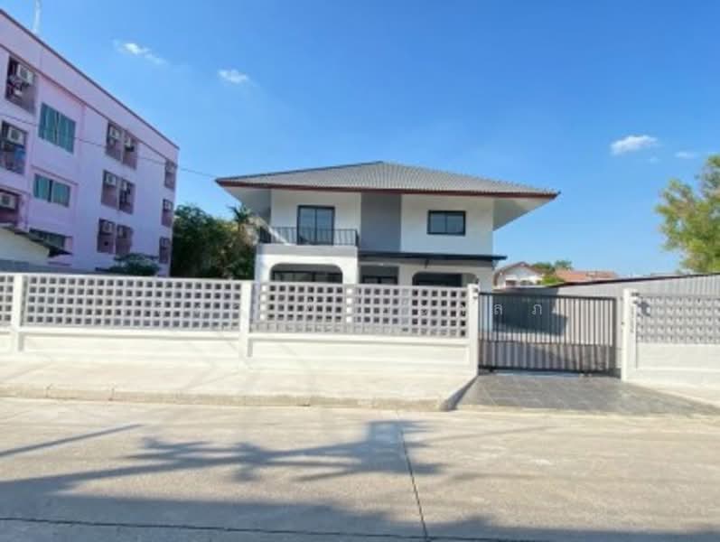 หมู่บ้านเมืองเอกรังสิต, Pathum Thani