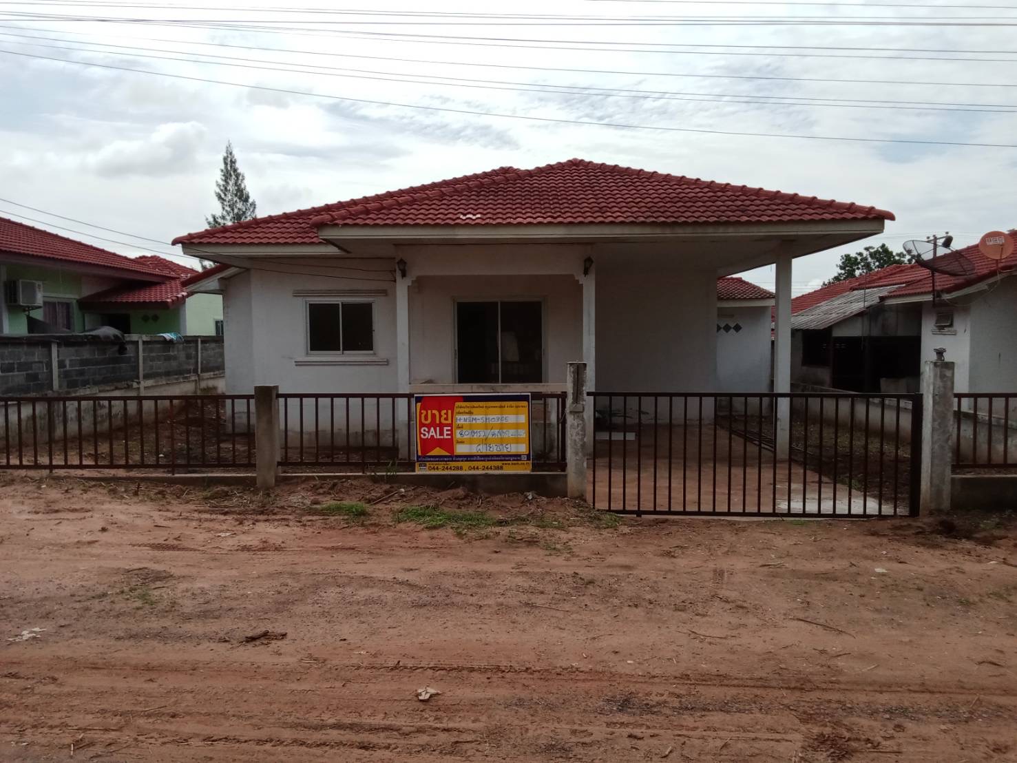 Single-Family Home in Rangchuan Land, Chokchai